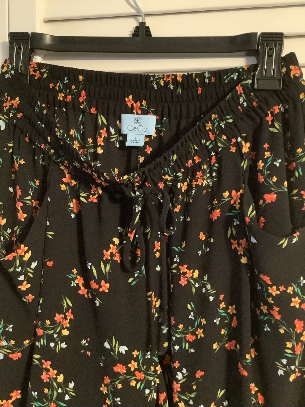 Cece Women's Black Floral Pull-On crepe pants